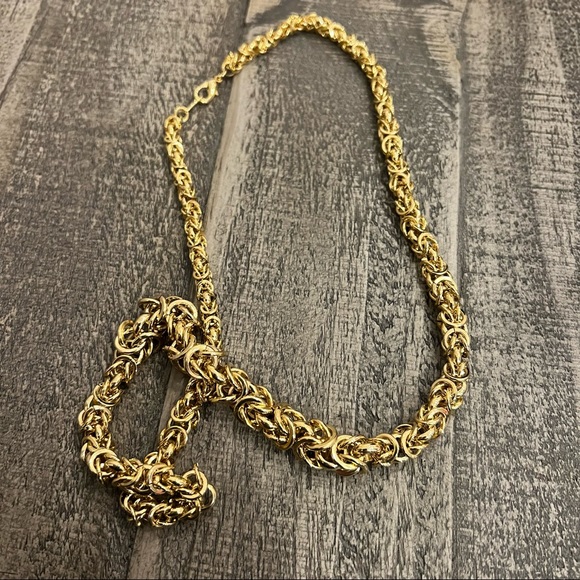 Byzantine Graduated Necklace. Gold tone long statement necklace - Picture 4 of 6